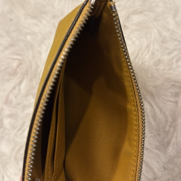 Coach Mustard Wristlet pre-owned. - Picture 4 of 4